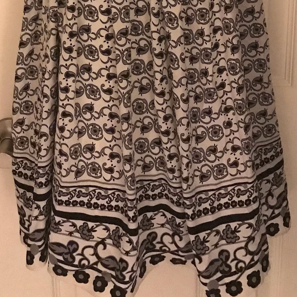 Gorgeous L White House Black Market WHBM black & white dress w/ spaghetti straps